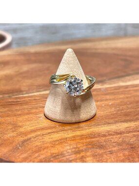 💍 Gold Tone Split Shank Solitaire CZ Ring Untested Elegant Bridal Style Sz 6.5